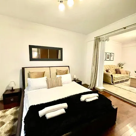 Baroq Central City Apartment Bucharest