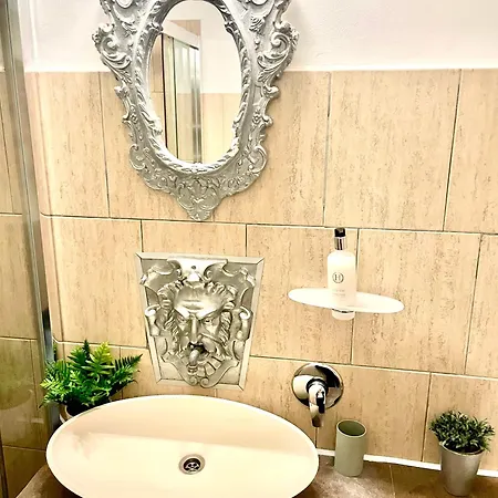 Baroq Central City Apartment