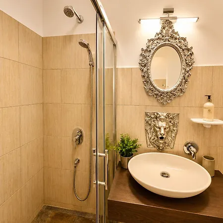 Baroq Central City Apartment *
