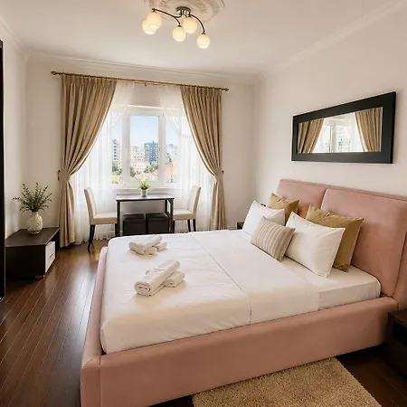 Apartment Baroq Central City Apartment