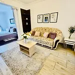 Baroq Central City Apartment