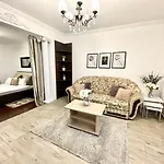 Apartment Baroq Central City Apartment *