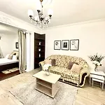 Baroq Central City Apartment *