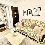 Apartment Baroq Central City Apartment Bucharest